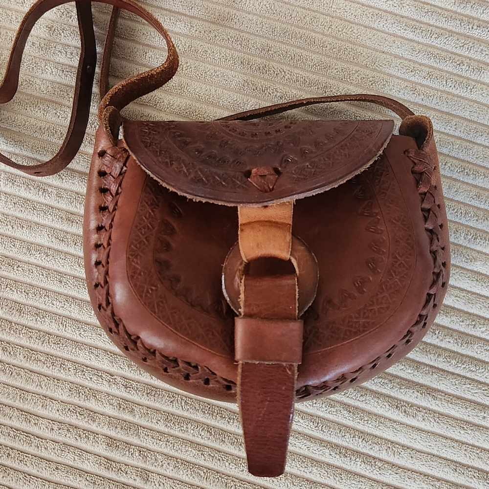 Elegant Brown Leather Crossbody Bag. 7" X 5" X 3"